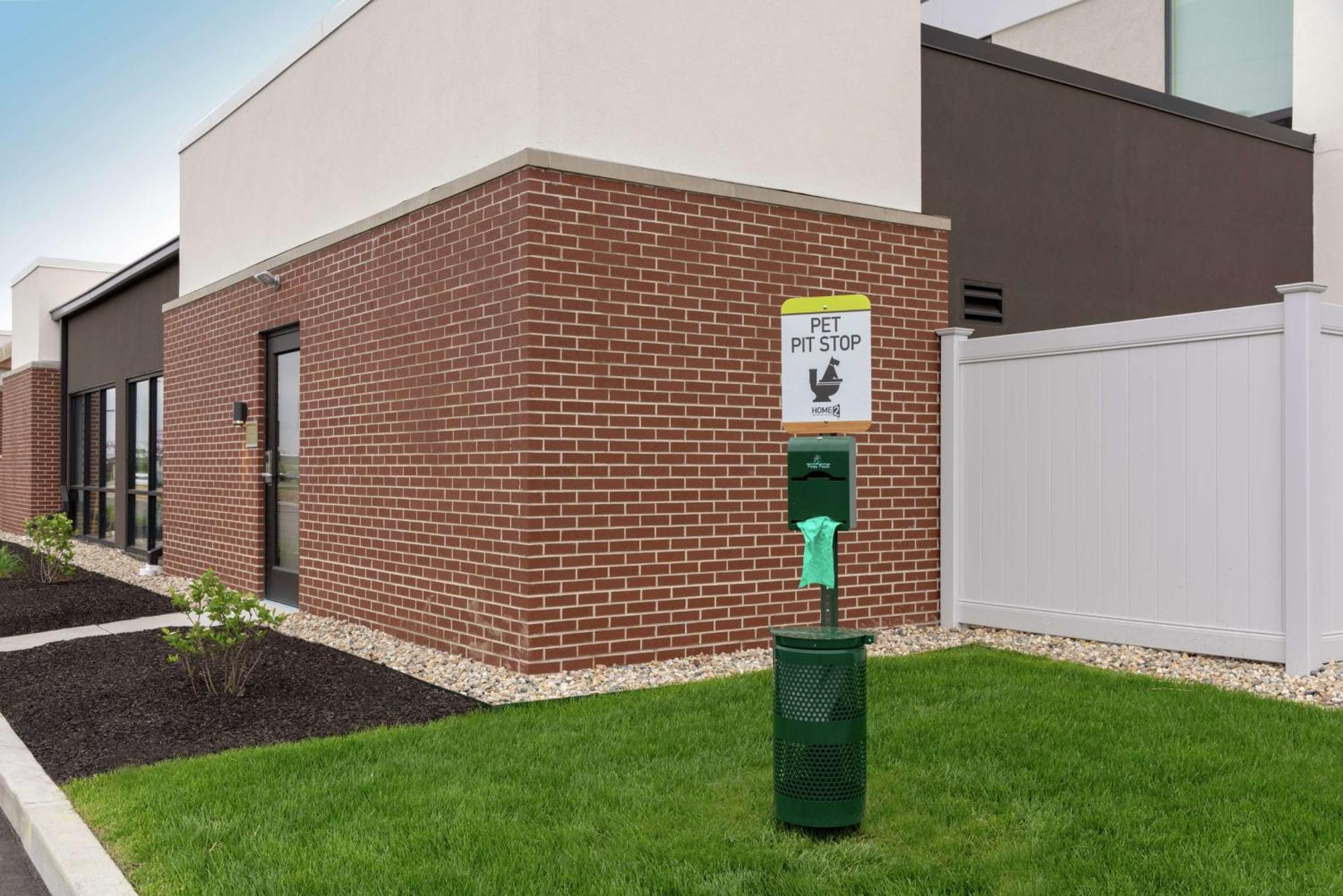 Home2 Suites By Hilton Indianapolis Airport Exterior photo